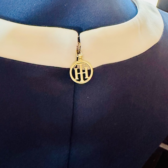 NEW! Tommy Hilfiger Navy Blue Asymmetrical Contrast-Trim Sleeveless Sheath Dress - Picture 13 of 17